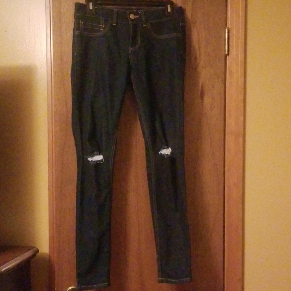 Skinny Jeans Distressed At The Knees